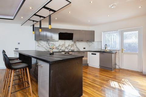 5 bedroom semi-detached house for sale, Nunfield Close, Manchester, M40
