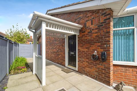 5 bedroom semi-detached house for sale, Nunfield Close, Manchester, M40