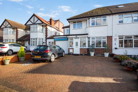 Broadfields Avenue, Edgware, HA8