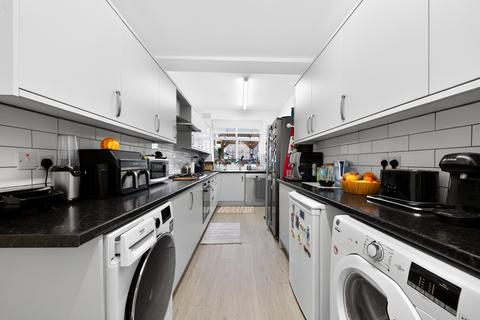 4 bedroom semi-detached house for sale, Broadfields Avenue, Edgware, HA8