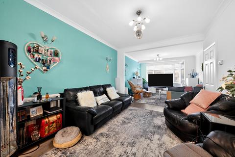 4 bedroom semi-detached house for sale, Broadfields Avenue, Edgware, HA8