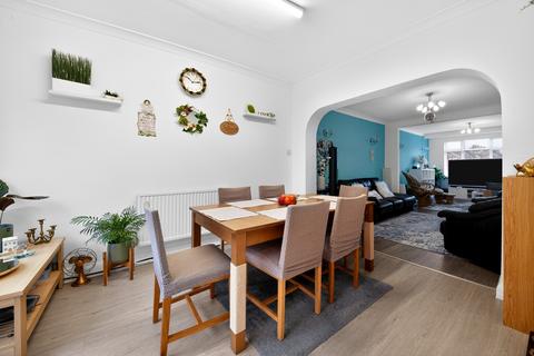 4 bedroom semi-detached house for sale, Broadfields Avenue, Edgware, HA8