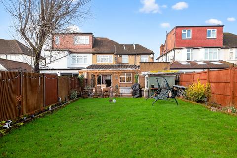 4 bedroom semi-detached house for sale, Broadfields Avenue, Edgware, HA8