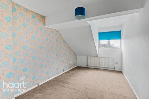 2 bedroom maisonette for sale, Station Road, Brentwood
