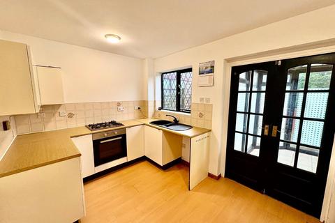 2 bedroom semi-detached house to rent, Pinewood, Atherstone