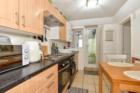 3 bedroom flat for sale, Snargate Street, Dover, Kent