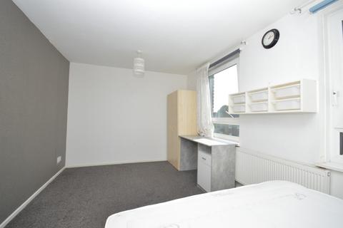 3 bedroom maisonette to rent, Lipton Road, Tower Hamlets, E1 0LJ