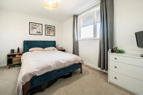 2 bedroom flat for sale, Bollo Bridge Road, London W3