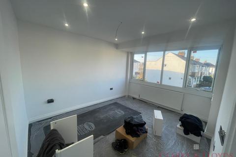 3 bedroom terraced house to rent, London N9