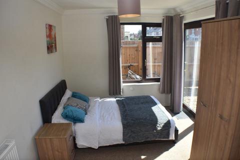 1 bedroom in a house share to rent, Rm 3, Aldermans Drive, Peterborough, PE3 6AZ