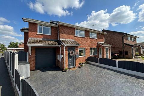 3 bedroom semi-detached house for sale, Briar Close, Sale