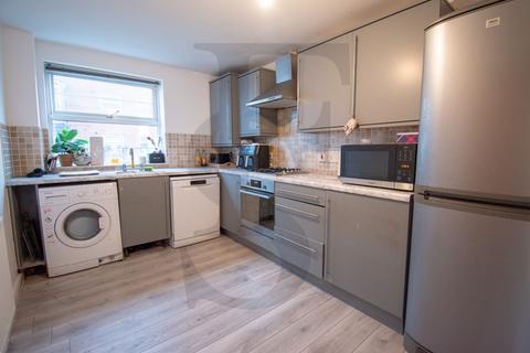 3 bedroom apartment for sale, Larchmont Road, Leicester