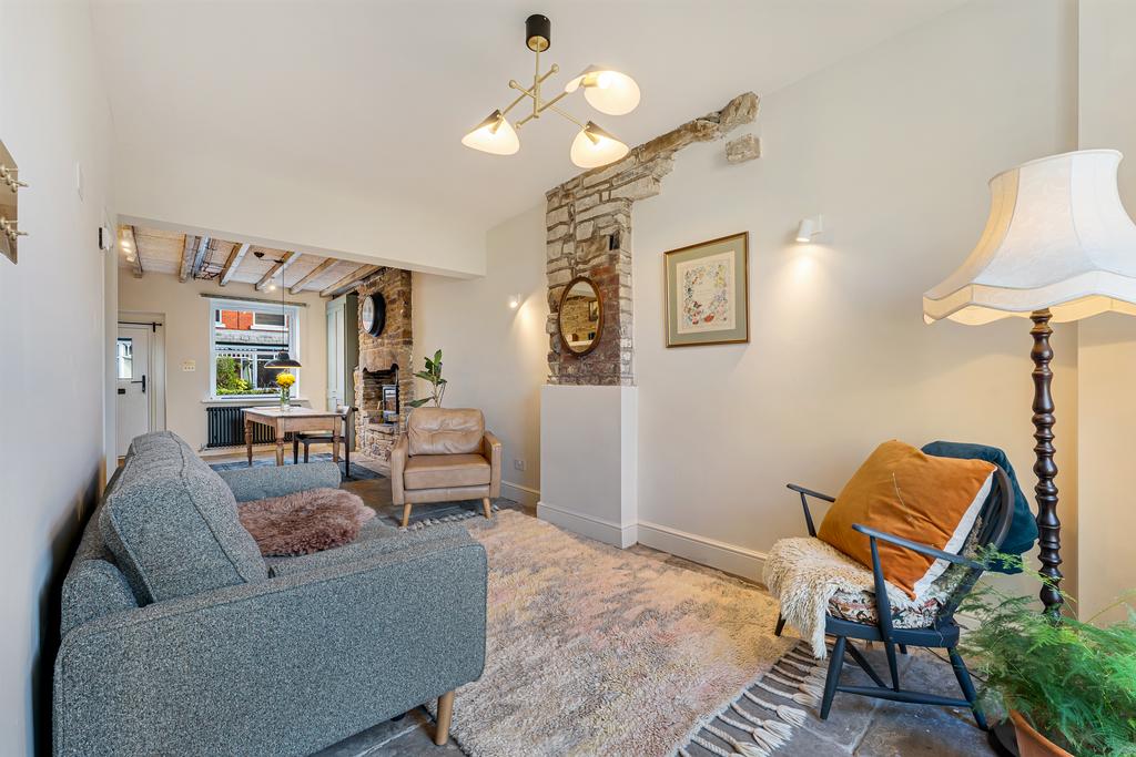 155 COMPSTALL ROAD Living 37.jpg