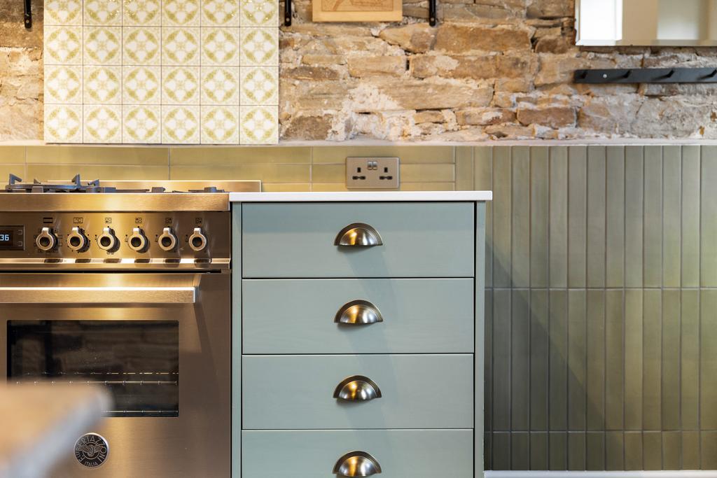 155 COMPSTALL ROAD kitchen 25.jpg