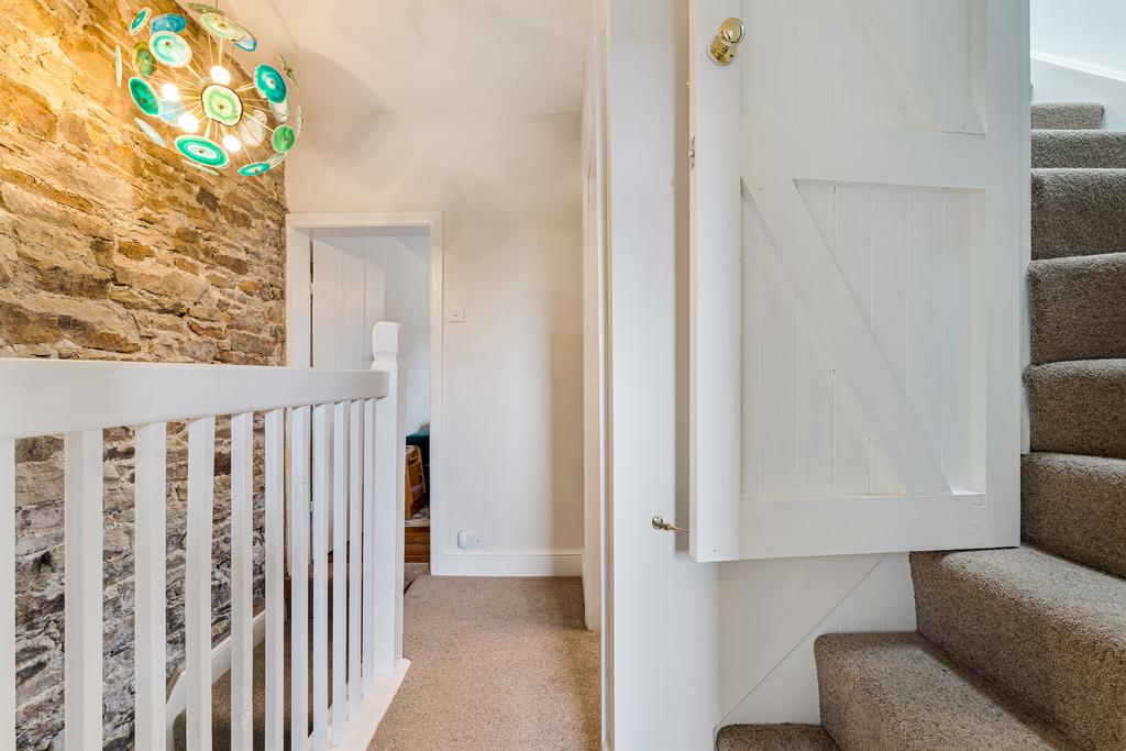 155 COMPSTALL ROAD Landing 6.jpg