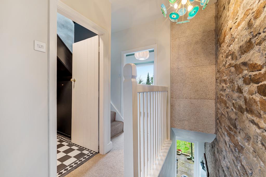 155 COMPSTALL ROAD Landing 7.jpg
