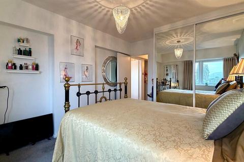 2 bedroom apartment for sale, Abbey Road, Llandudno