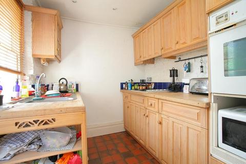 2 bedroom house to rent, Archbishops Place, SW2