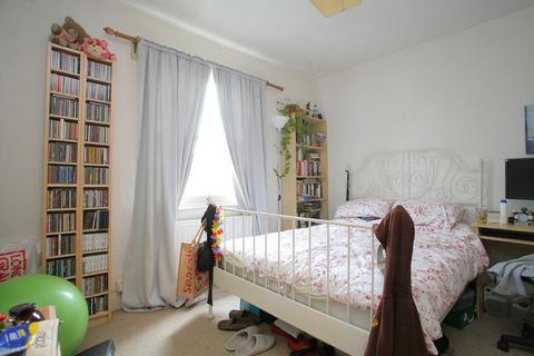 2 bedroom house to rent, Archbishops Place, SW2