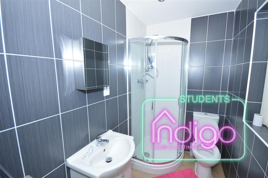 Room 3 - En suite 2 Water Street.jpg