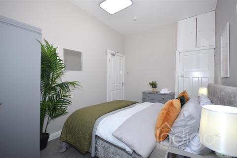3 bedroom terraced house to rent, Hartshill Road, Stoke-On-Trent