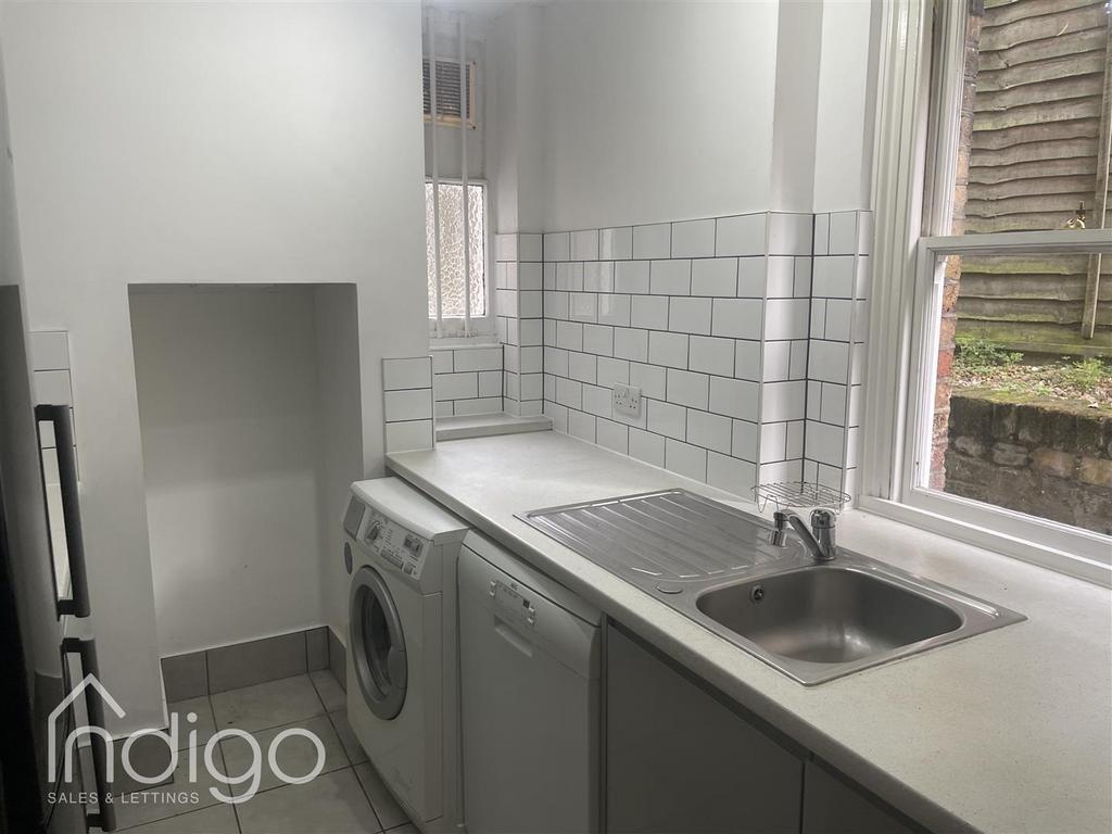 Kitchen 1.jpg