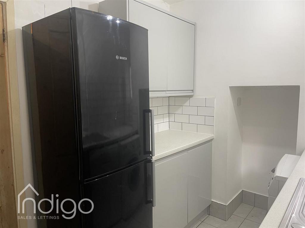 Kitchen 2.jpg