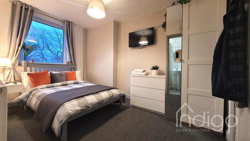 Room 9 5.jpg