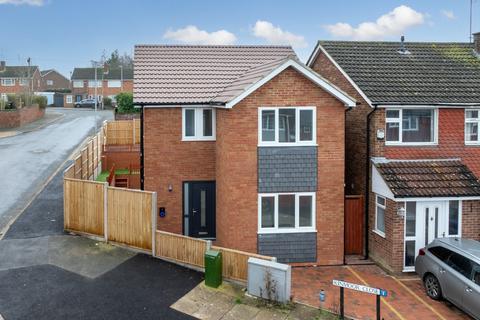 undefined, Kinmoor Close, Luton