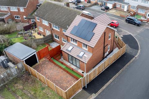 undefined, Kinmoor Close, Luton