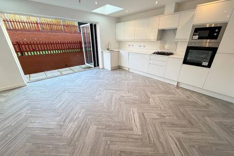 undefined, Kinmoor Close, Luton
