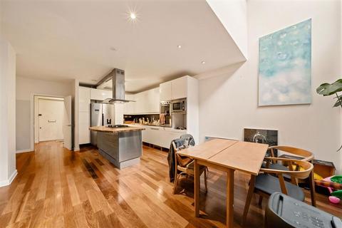 2 bedroom flat for sale, Varcoe Road, London SE16