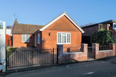 undefined, Back Lane, Richmond, TW10