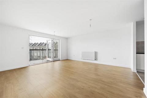 1 bedroom flat to rent, De Pass Gardens, Barking