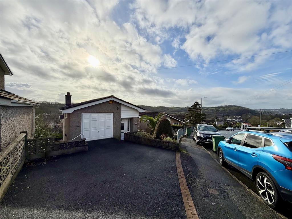 New park road, plympton, plymouth pl7 1 jf