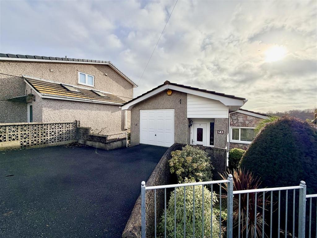 New park road, plympton, plymouth pl7 1 jf
