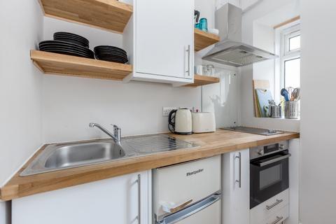 1 bedroom flat to rent, St Peters Place, Fountainbridge, Edinburgh, EH3