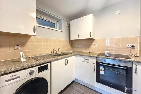 2 bedroom flat to rent, Chesterfields, SO18