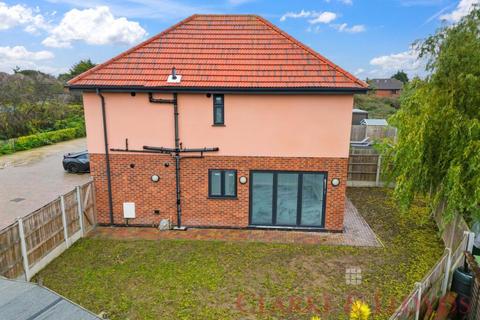 4 bedroom detached house for sale, Canvey Island SS8