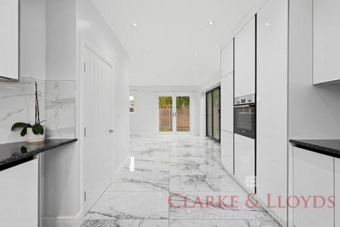 4 bedroom detached house for sale, Canvey Island SS8