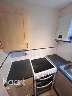 1 bedroom semi-detached house to rent, Hawkwell, Fleet