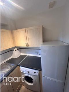 1 bedroom semi-detached house to rent, Hawkwell, Fleet