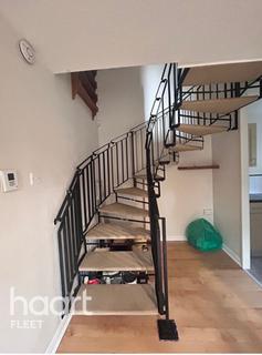 1 bedroom semi-detached house to rent, Hawkwell, Fleet