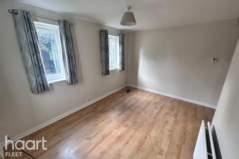 1 bedroom semi-detached house to rent, Hawkwell, Fleet
