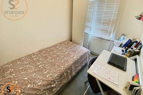 1 bedroom flat to rent, Room 4, 24a Kettering Street, London