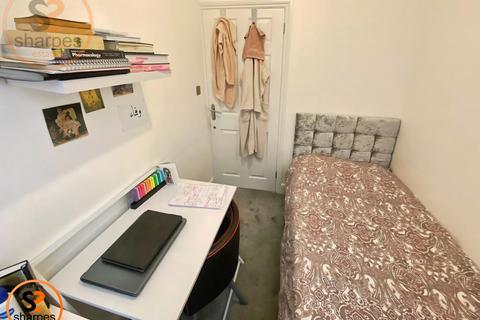 1 bedroom flat to rent, Room 4, 24a Kettering Street, London