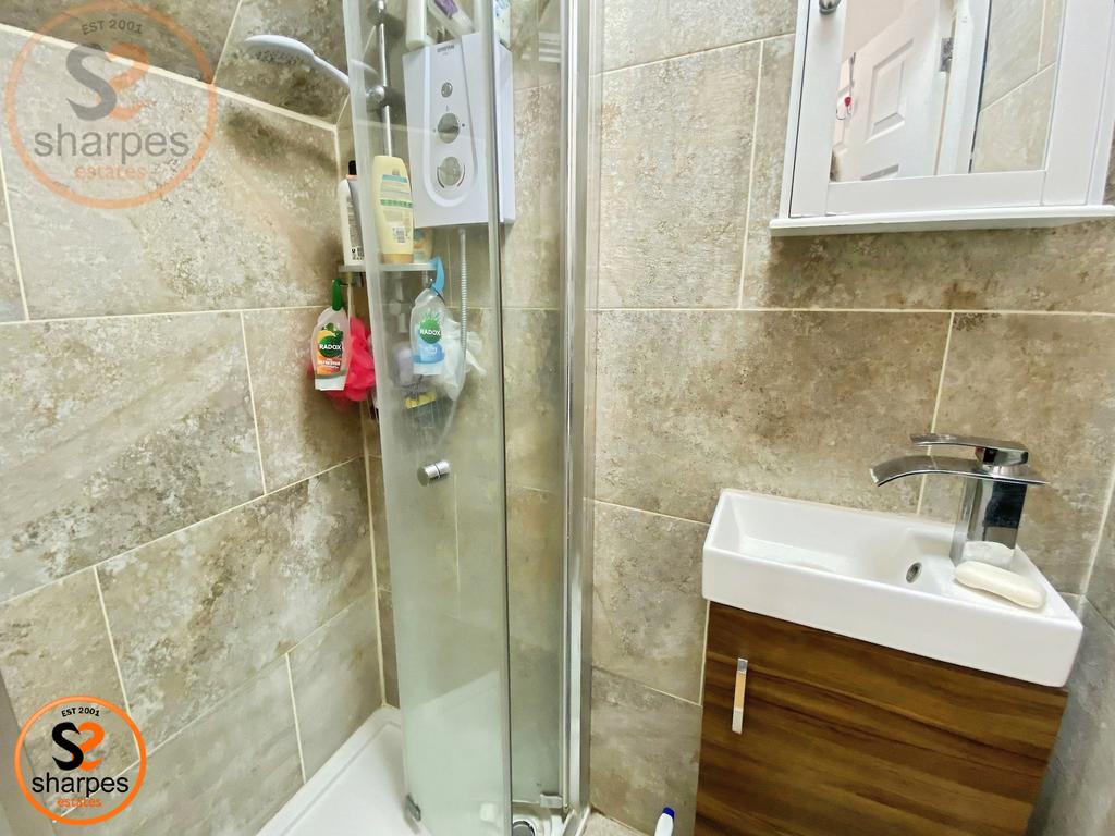 Fe72879d-shower.jpeg