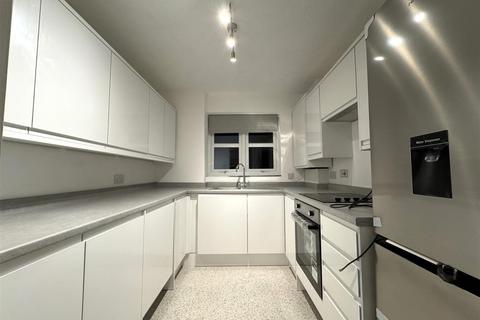 2 bedroom flat to rent, Balmoral Gardens, Bexley DA5
