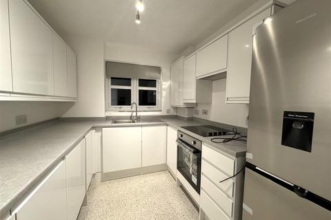 2 bedroom flat to rent, Balmoral Gardens, Bexley DA5