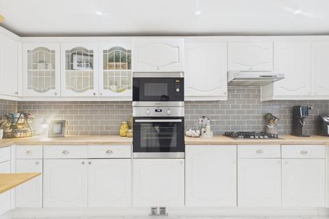 3 bedroom end of terrace house for sale, Thornbera Gardens, Bishop's Stortford CM23